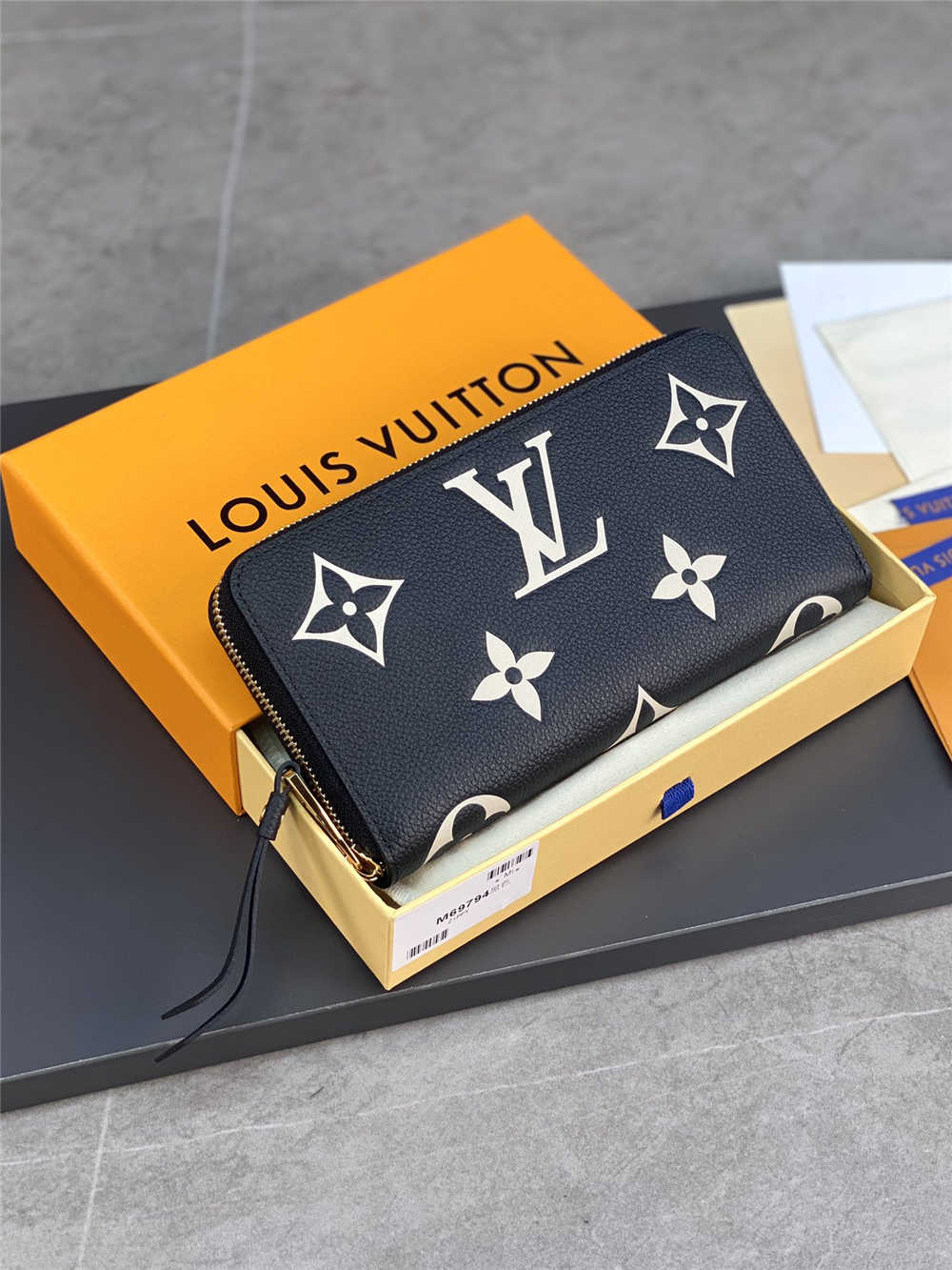 Louis Vuitton wallet M69794  CRAFTY ZIPPY  2025 new 